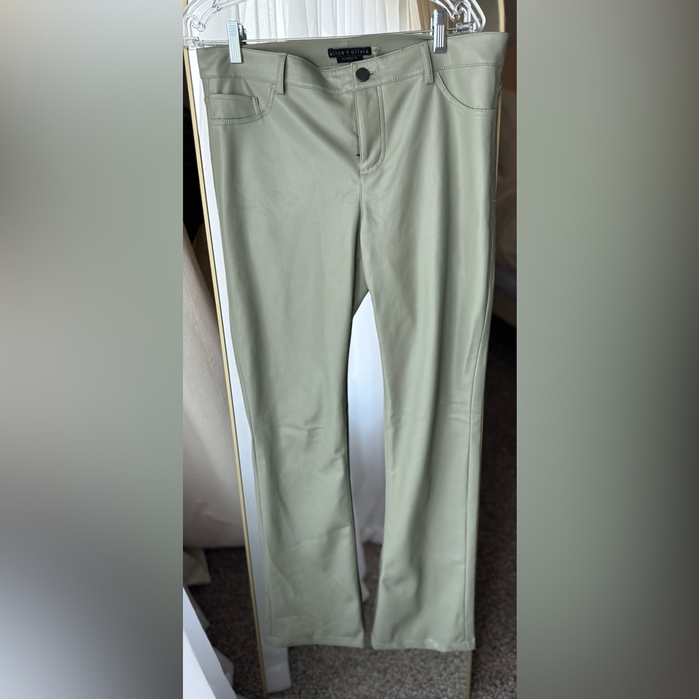 Gorgeous faux leather Alice + Olivia  Green Pants